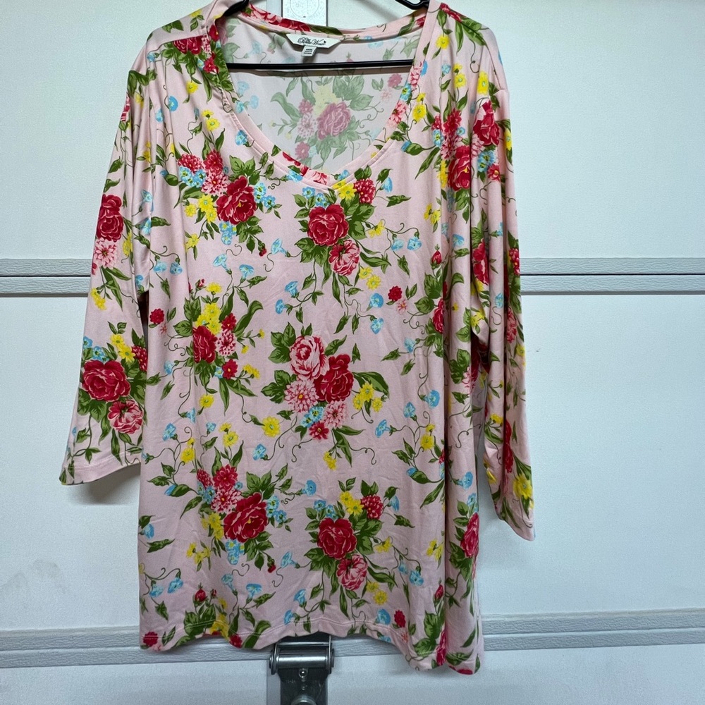 Women’s 3X top